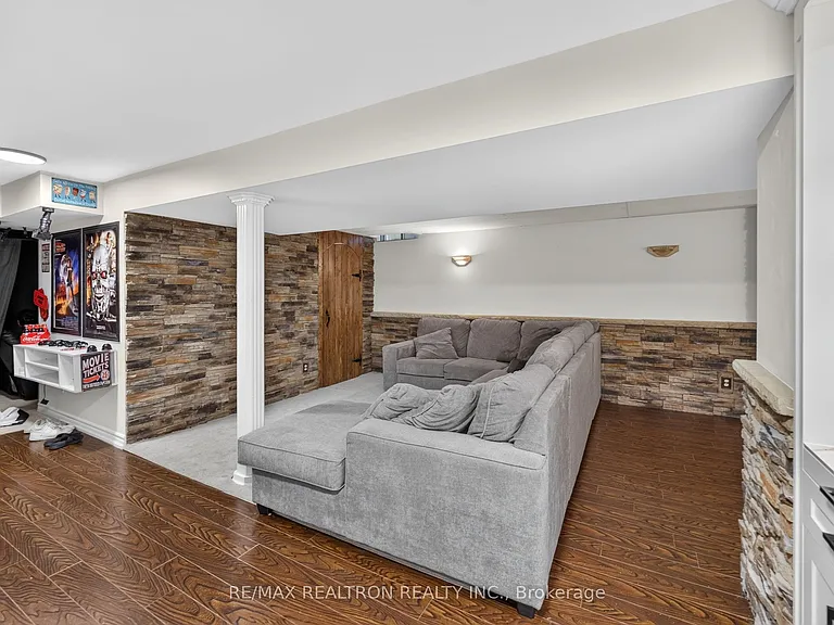 49 Meekings Dr — Photo 6