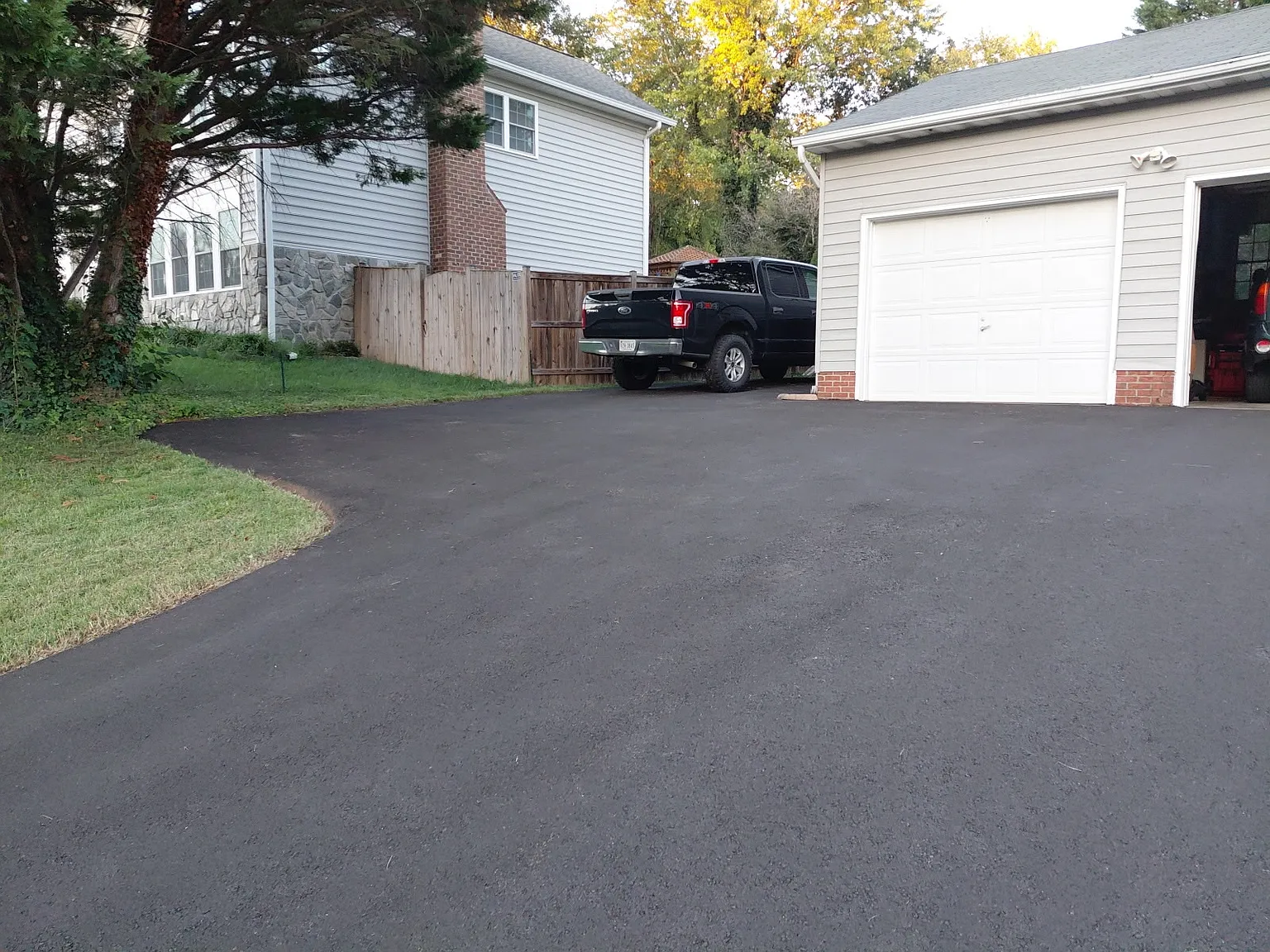 3 bed, 2.5 bath, 1900 sqft, $2,950 — Photo 2