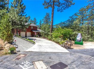 32425 Snowshoe Ln, Running Springs, CA 92382