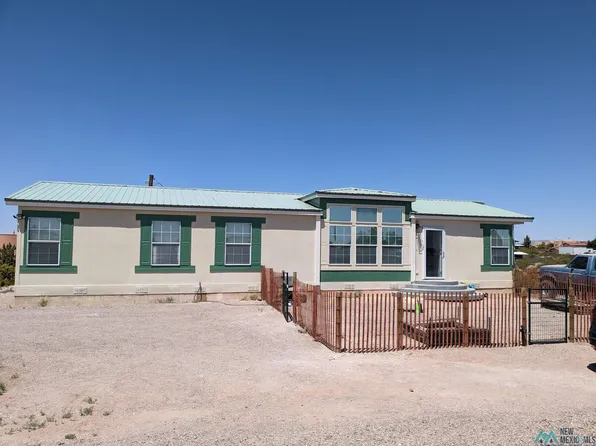 211 Michigan Dr, Elephant Butte, NM 87935