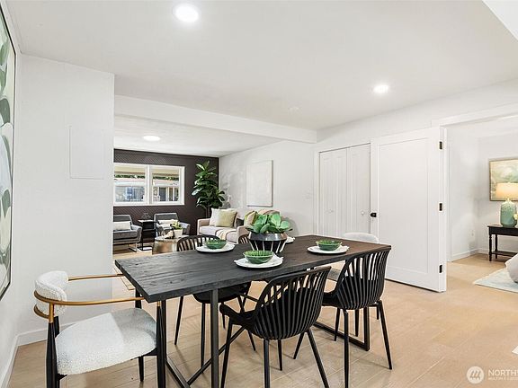 5th image of 640 Ferndale Avenue NE