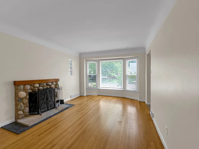 3020 Syracuse St — Photo 7