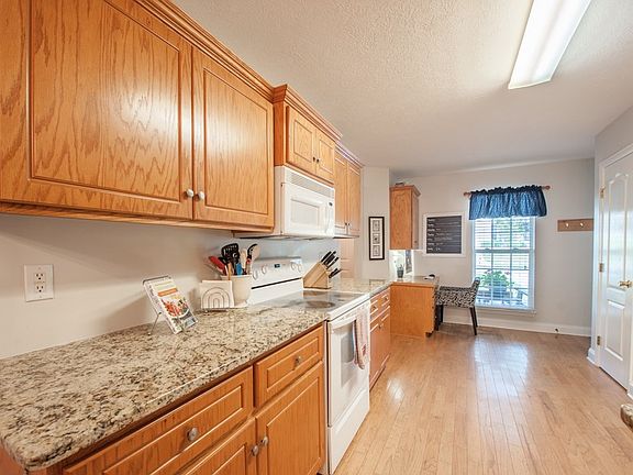 5th image of 1137 Lake Greenwood Dr