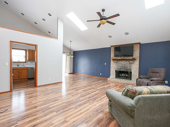 4th image of 428 Jeffery Dr