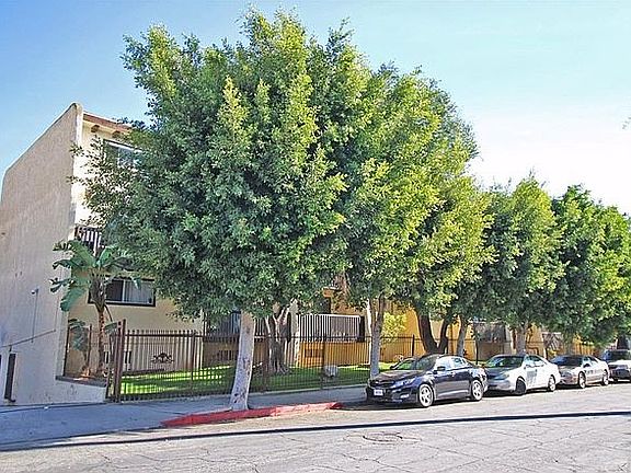 3rd image of 730 N Eucalyptus Ave APT 10