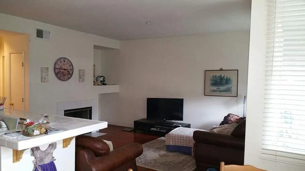 2 bed, 2.5 bath, 1322 sqft, $3,150 — Photo 4