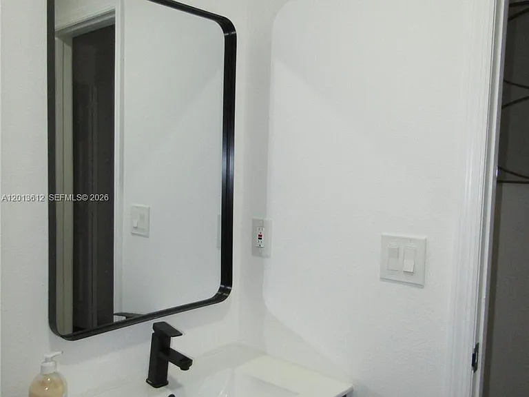 2447 Messina Ave — Photo 25