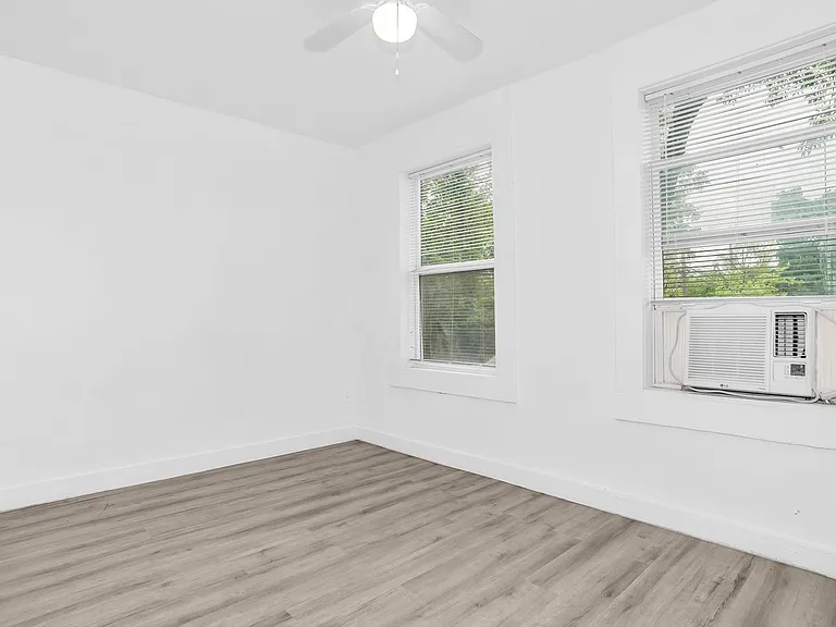 2737 Stuart Dr — Photo 33