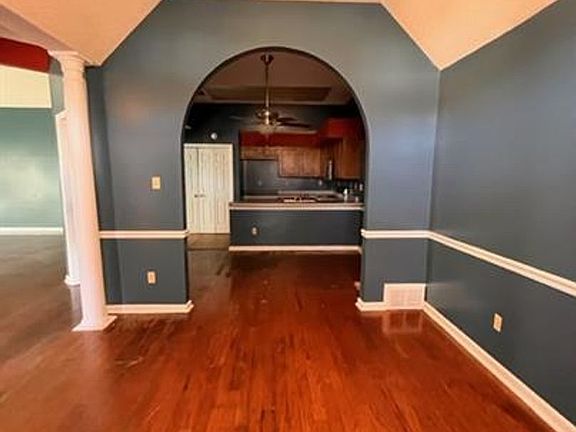 3rd image of 4033 Muirfield Dr