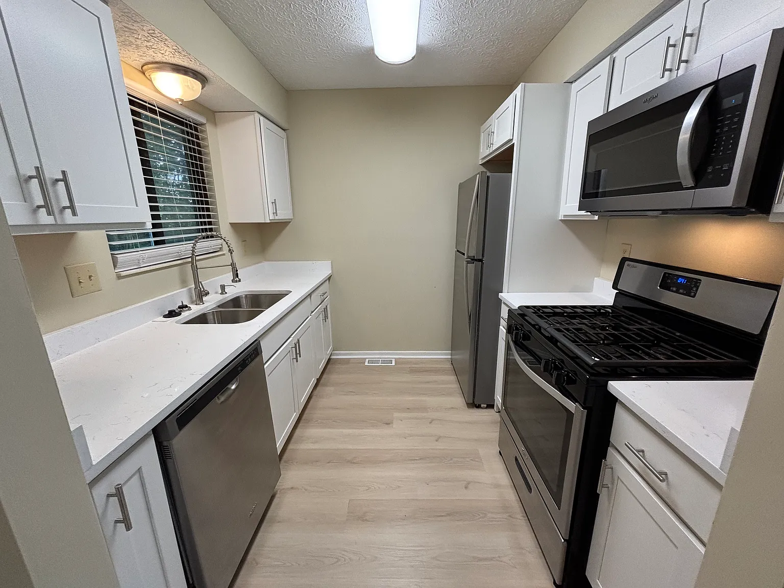 1880 Stoneview Ct — Photo 1