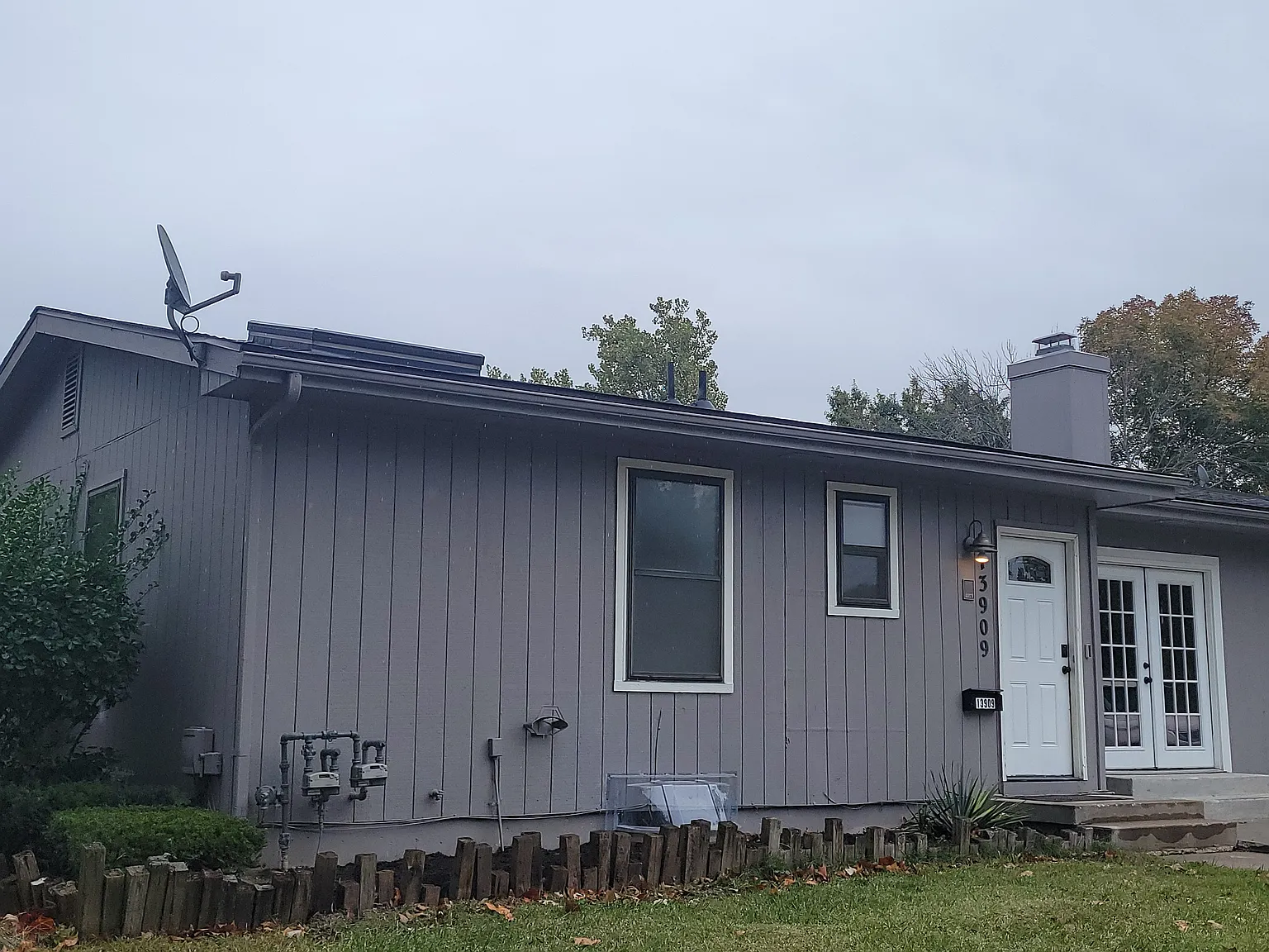 3 bed, 2256 sqft, $1,975 — Photo 2
