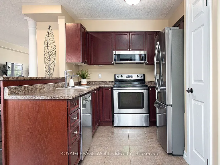 511 Victoria Rd N — Photo 7