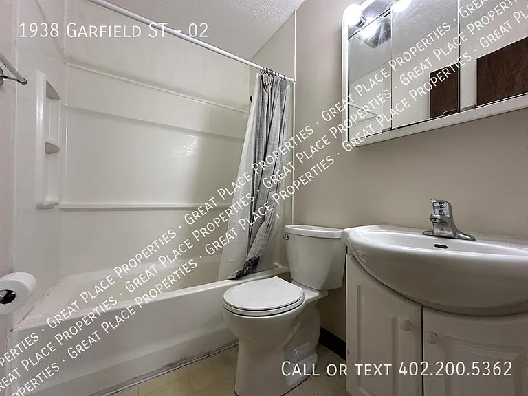 1938 Garfield St #2 — Photo 15