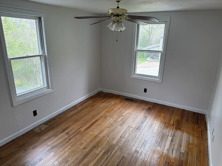 323 W Midvale Ave — Photo 4