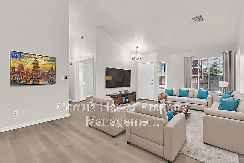 3 bed, 2.0 bath, 1521 sqft, $2,195 — Photo 4