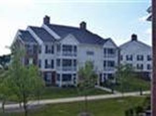 1048 W Summerfield Glen Cir, Ann Arbor, MI 48103