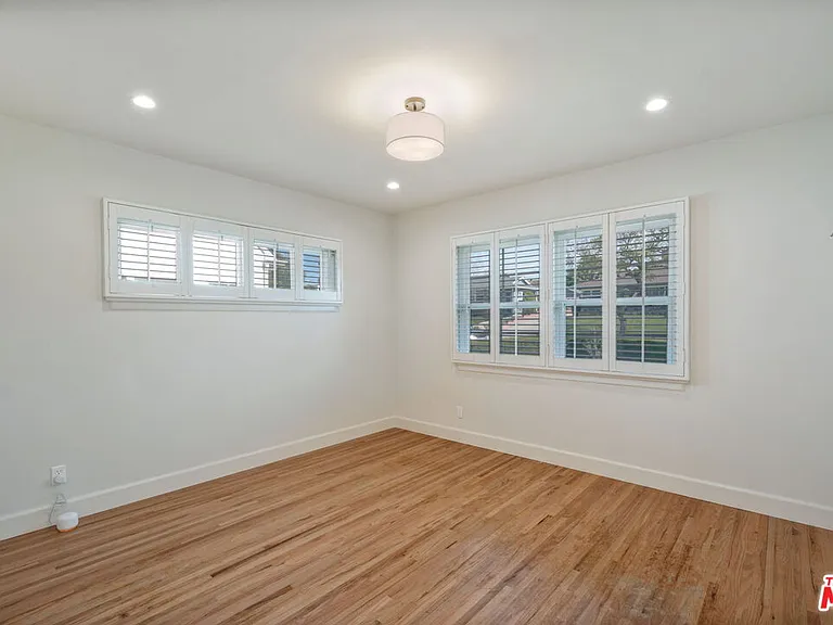 5911 S Corning Ave — Photo 23
