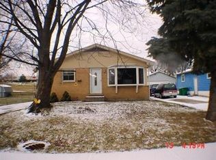 520 E Clarendon Dr, Round Lake Beach, IL
