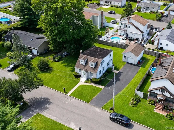 120 Aspen Road, Kings Park, NY 11754