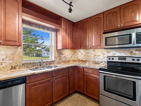 5th image of 3832 Rowena Circle