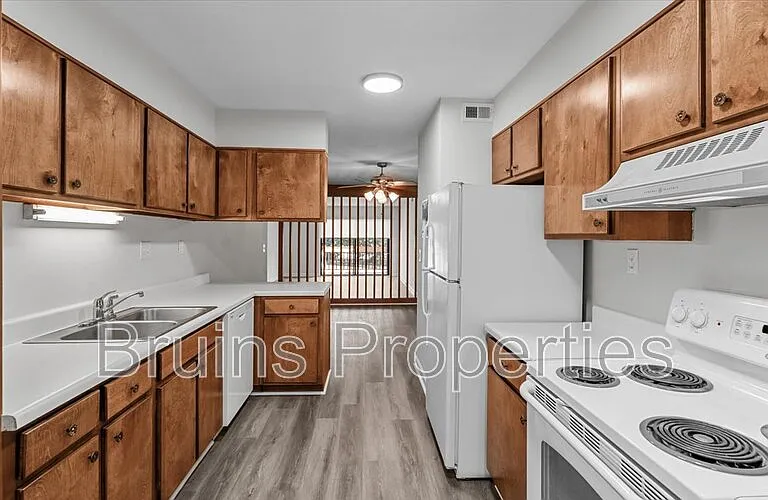 1522 Benjamin Pkwy #C — Photo 12