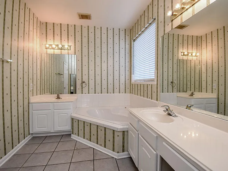 2719 Mossy Log Ct — Photo 29