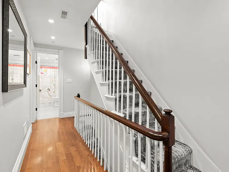 7 Acorn St — Photo 17