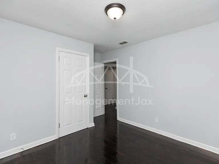 1839 W 30th St — Photo 13
