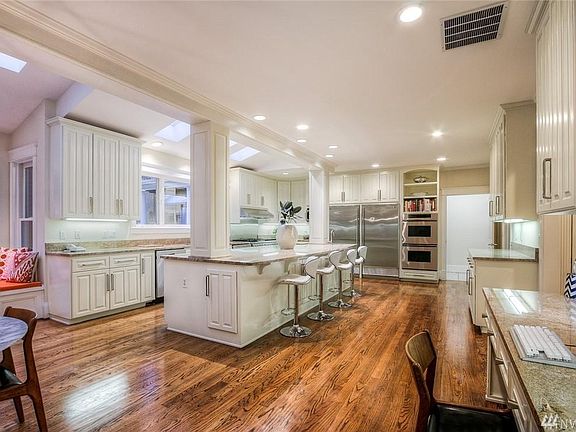 3rd image of 8552 246th Ln NE