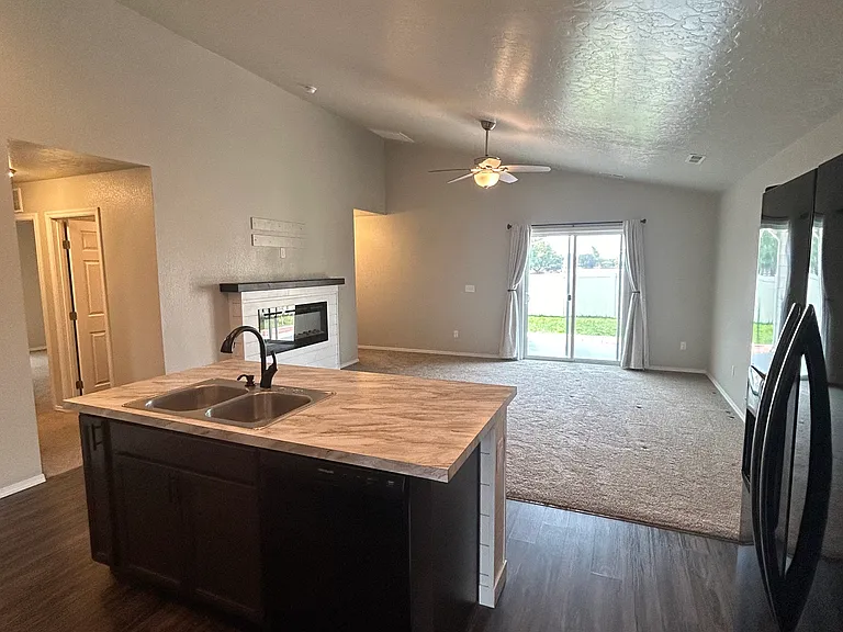 6815 S Birch Creek Ave — Photo 2