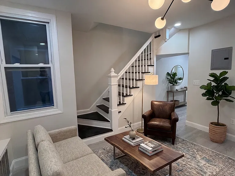 241 Hawthorne Ave — Photo 4