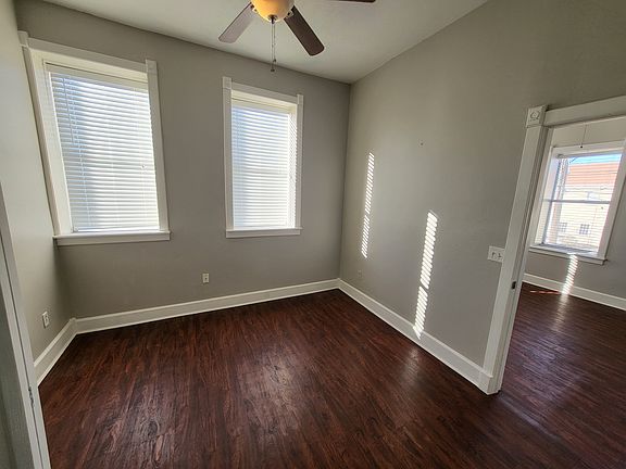 4th image of 427 10th Ave W #5