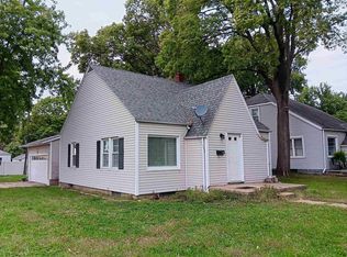 1533 Bacon St, Pekin, IL 61554