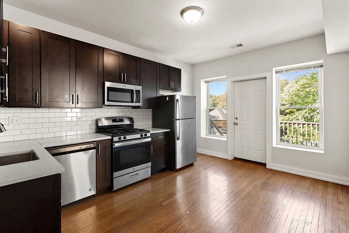3 bed, $1,800 — Photo 3