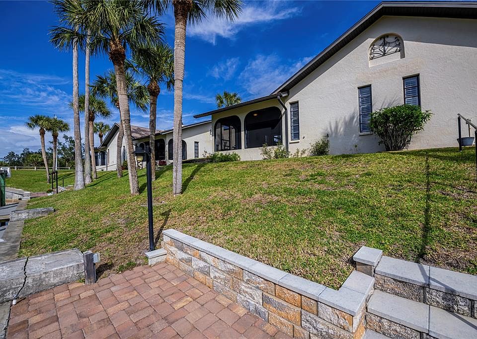 1st image of 365 ENGLEWOOD ISLES PARKWAY #3