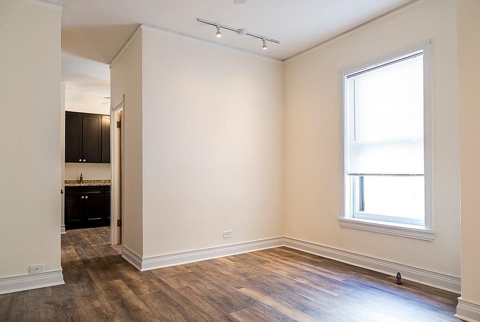 1st image of 5802 N Kenmore Ave #3E