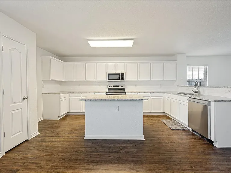 8013 Hidden Oaks Dr — Photo 10