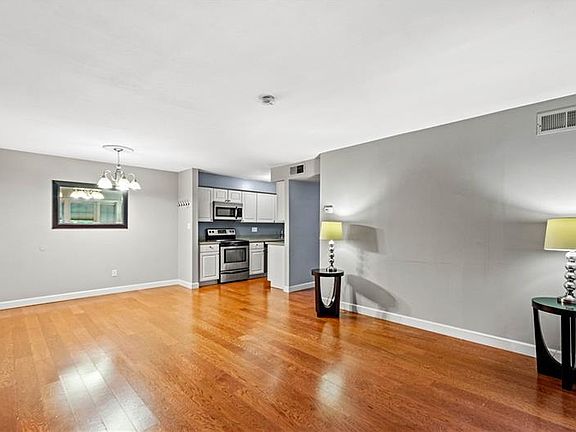 4th image of 970 Chatham Park Dr #172