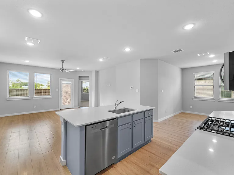 124 Mandarin St — Photo 9