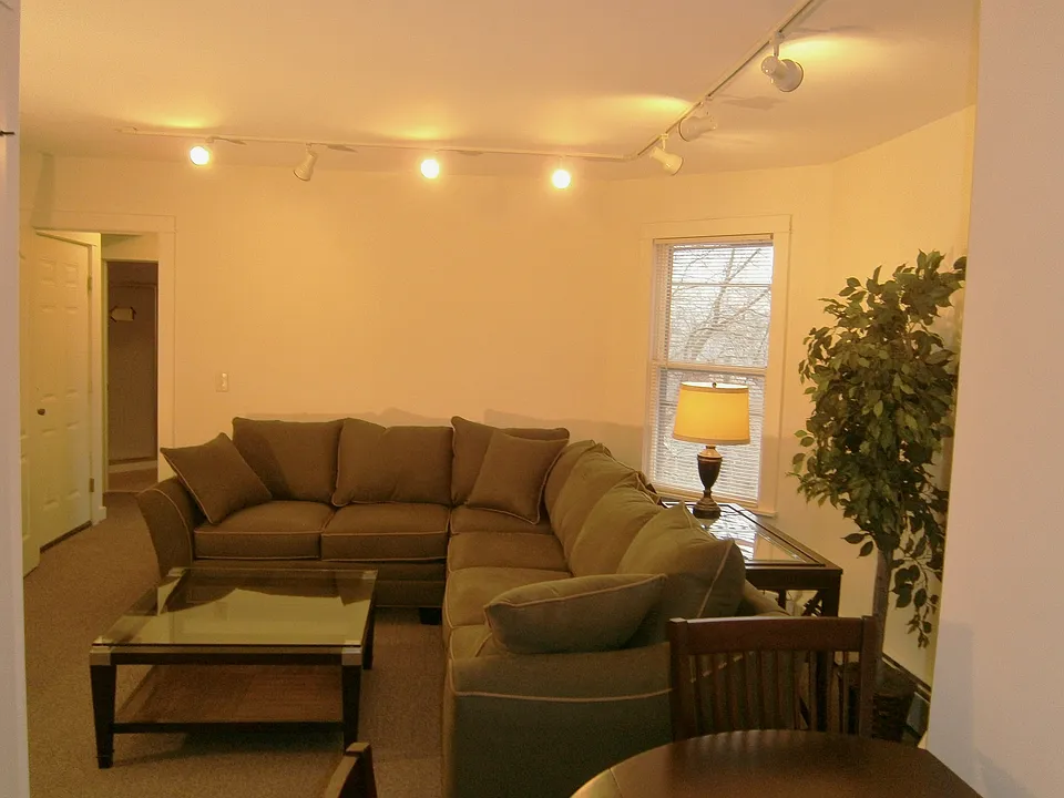 103 Highland Pl #2