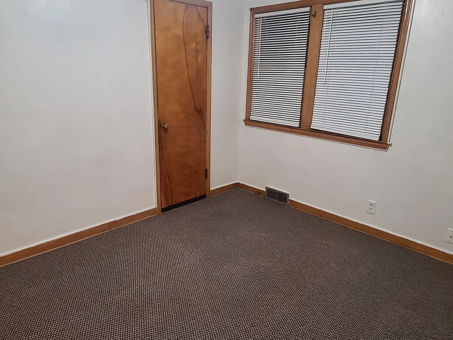 2 bed, 900 sqft, $925 — Photo 4