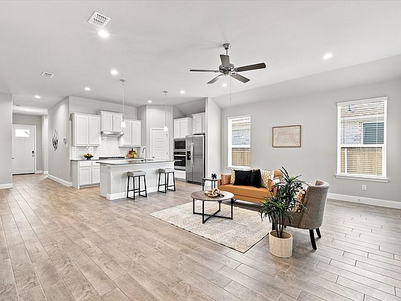 3rd image of 2704 Starling St