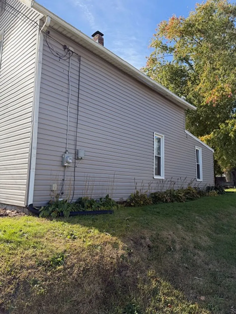 2 Bedrooms & 1 Bathroom in Barberton (West Side) — Photo 3