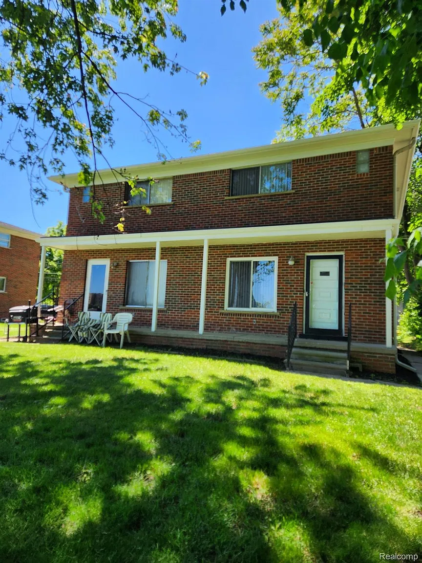 60 Riverview Dr photo 1