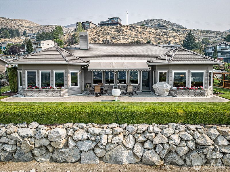 5th image of 132 Bogey Boulevard