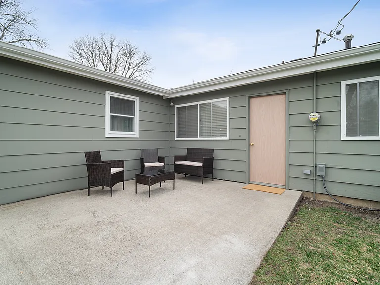 1105 Julienne Dr — Photo 30