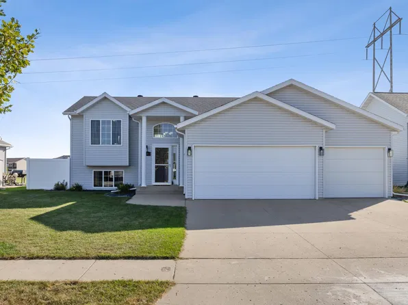 4734 51st St S, Fargo, ND 58104