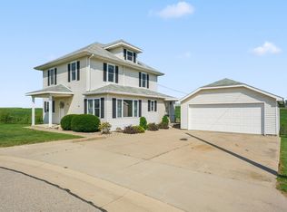 7494 Iowa St, New Vienna, IA 52065