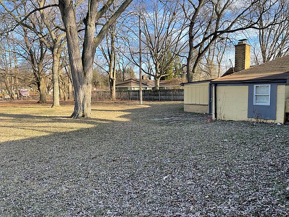 5th image of 21554 Oxford Ave