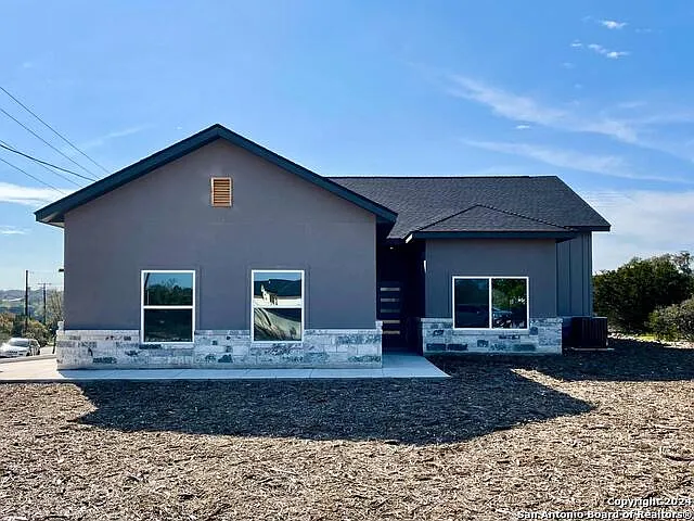 3 bed, 2.5 bath, 1800 sqft, $2,500 — Photo 1
